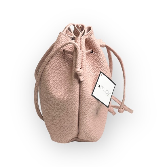 new Macy’s 𖦹 Pebbled Drawstring Bucket Mini Bag 𖦹 Blush Pink Vegan Leather 𖦹 - Picture 4 of 13